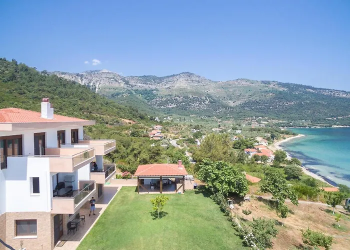 Mond Sea View Apartment Koinira